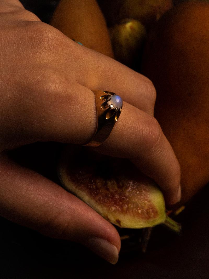 MOONSTONE SOLITAIRE