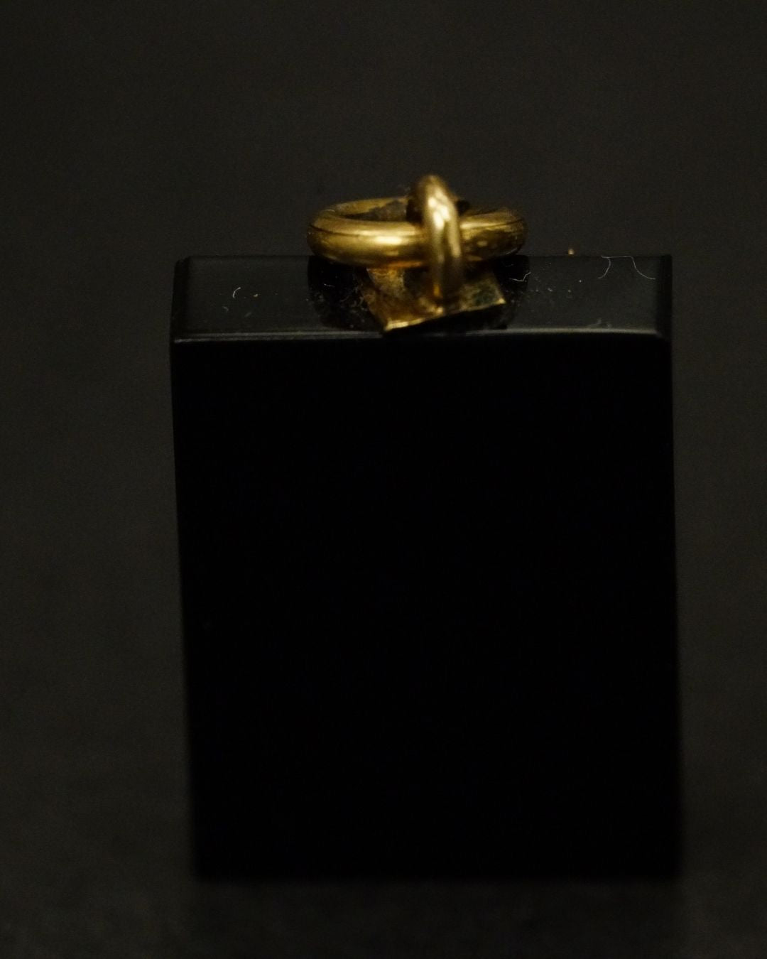 Antique 10K Gold Forget-Me-Not Mourning Pendant