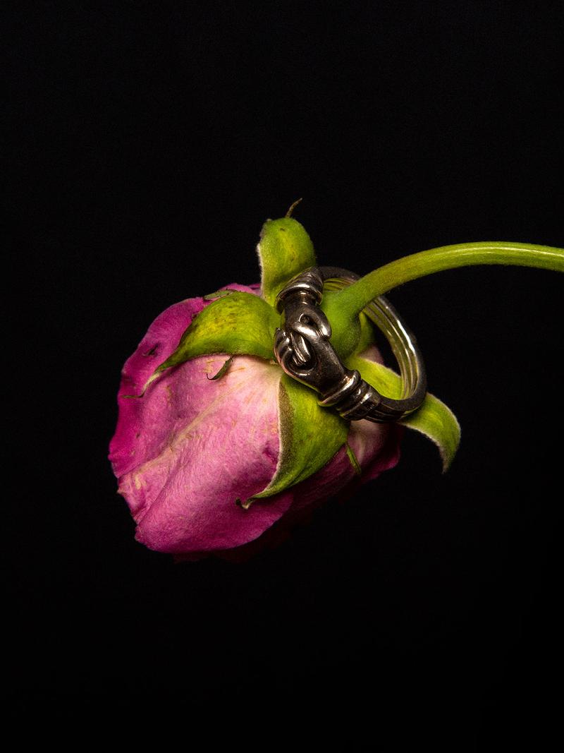 LOVERS HAND RING